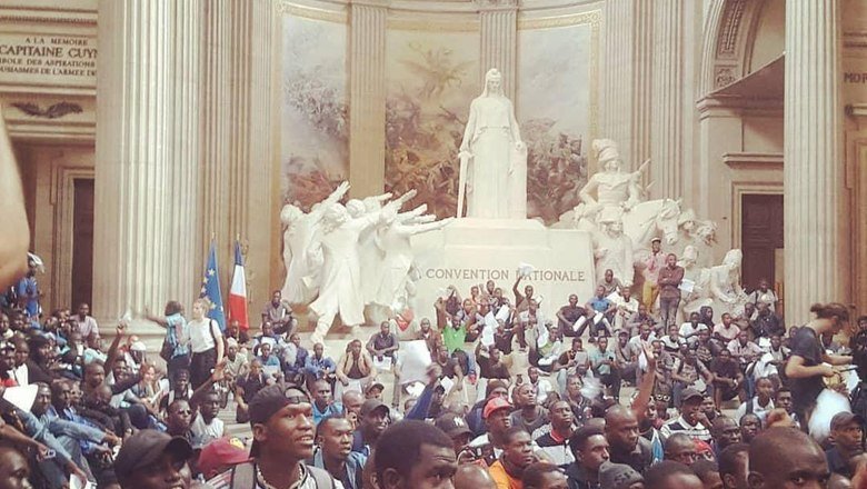 Мигранты из Африки штрмуют пантеон в Париже