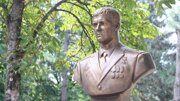 Памятник погибшему в Сирии Герою России Роману Филипову установили в Краснодаре