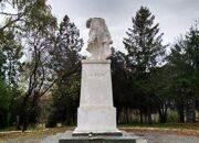 Вандалы в Молдавии осквернили памятник Александру Пушкину