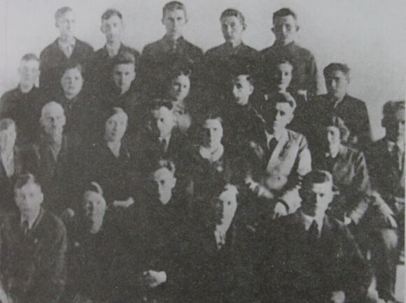Выпускной класс Россонской средней школы, где классным руководителем был П. Машеров. 18 июня 1941 год.