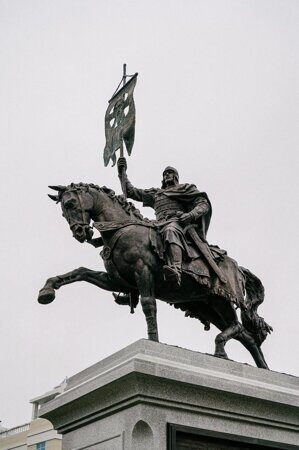 Памятник князю Александру Невскому в Минске