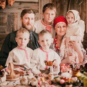 славянская семья