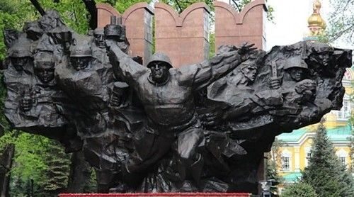 Мемориал в парке имени 28 гвардейцев-панфиловцев в Алмате