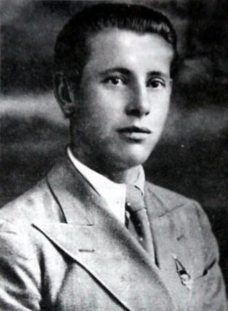 Петр Миронович Машеров, учитель физики и математики в Россонской средней школе. Россоны, 1939 год.