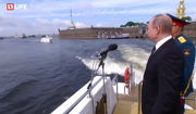 Путин принимает военно-морской парад в честь Дня ВМФ