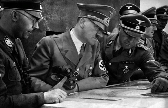 Гитлер над планом операции Цитадель