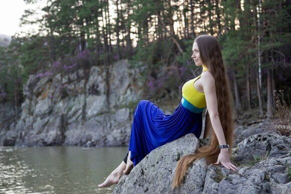 Dashik-Gubanova-sitting-rock-blue-yellow-dress