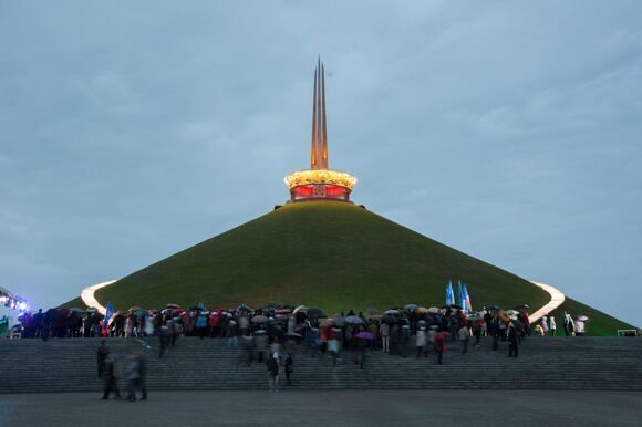 Полное название ансамбля — «Курган Славы Советской Армии — освободительницы Беларуси».