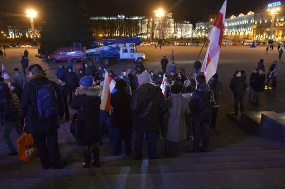 Несанкционированная акция оппозиции у здания Дворца Республики перед началом выступления Владимира Соловьева