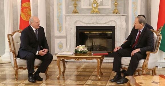 Александр Лукашенко 17.11.2015 на переговорах с главой миссии МВФ Питером Долманом