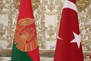 Лукашенко встретил турецкого коллегу теплыми объятиями и посетовал на «жестокую погоду»