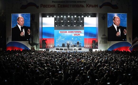 На объединённом митинге-концерте «Россия. Севастополь. Крым». Фото ТАСС 1