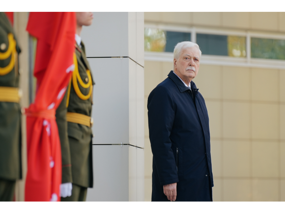 Знамя Победы у Посольства 3