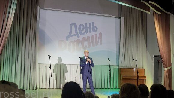 6. Поёт АнатолийСемчик