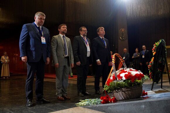 53 ВКС Возложение цветов (2)